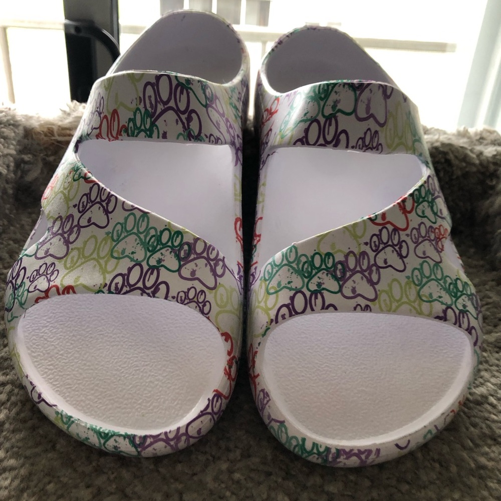 Purple and White Cushioned Slippers with Wide Strap and cat paws motif.